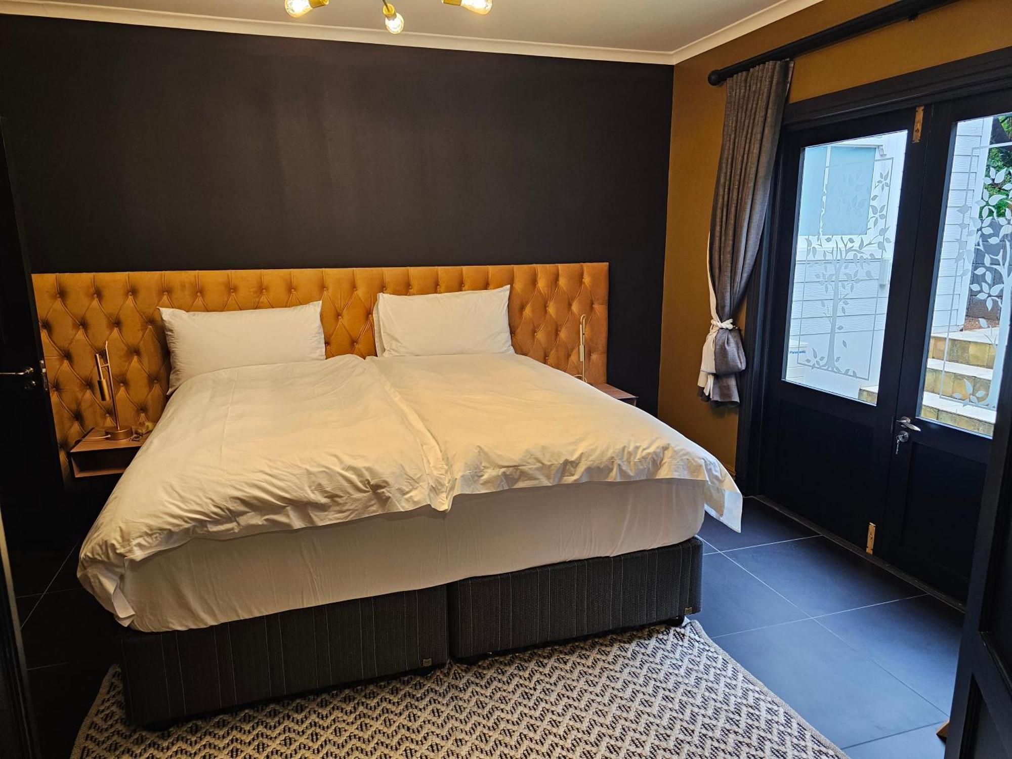 Die Heerenhuys Guest Suites 스텔렌보스 외부 사진