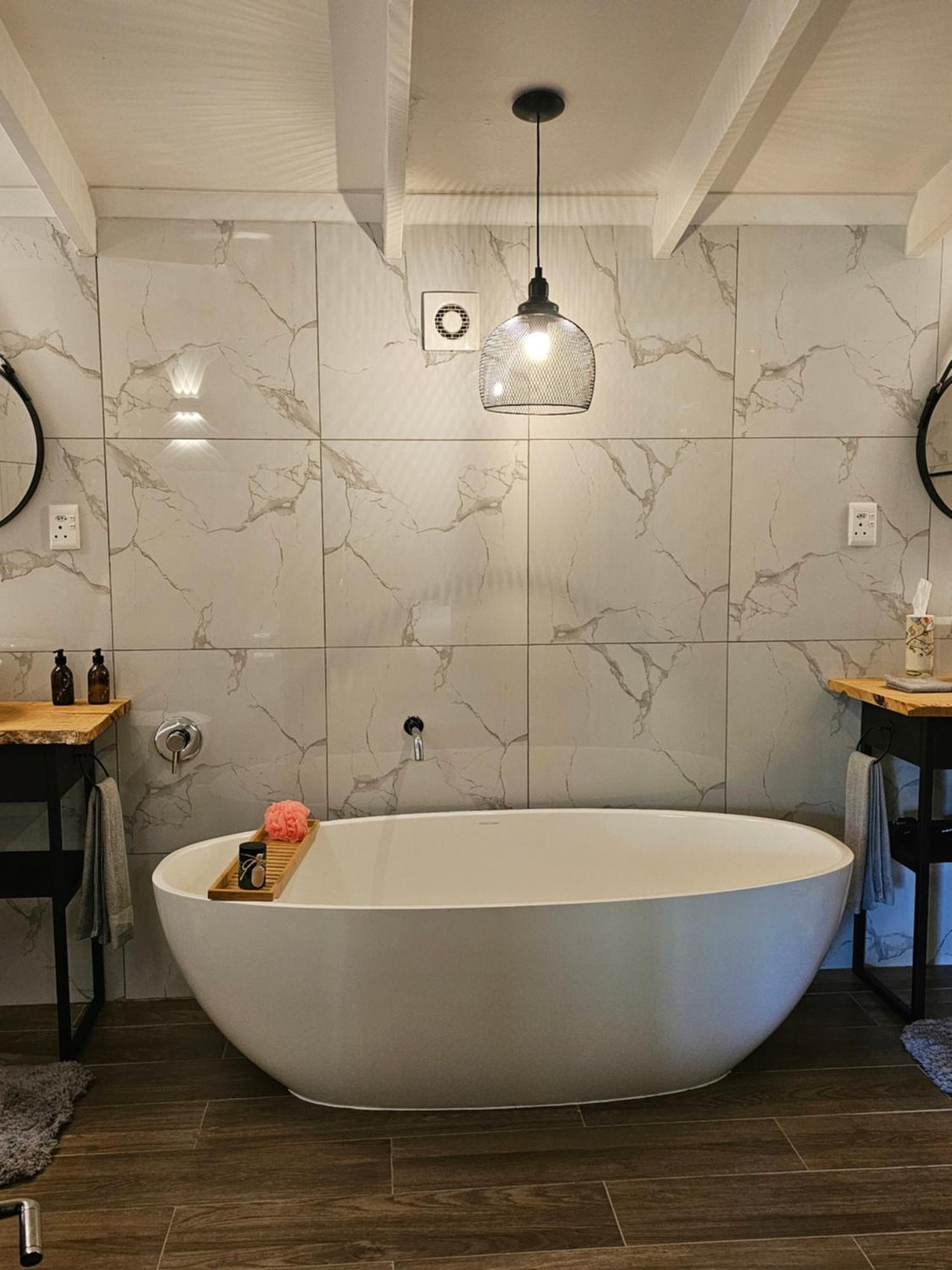 Die Heerenhuys Guest Suites 스텔렌보스 외부 사진