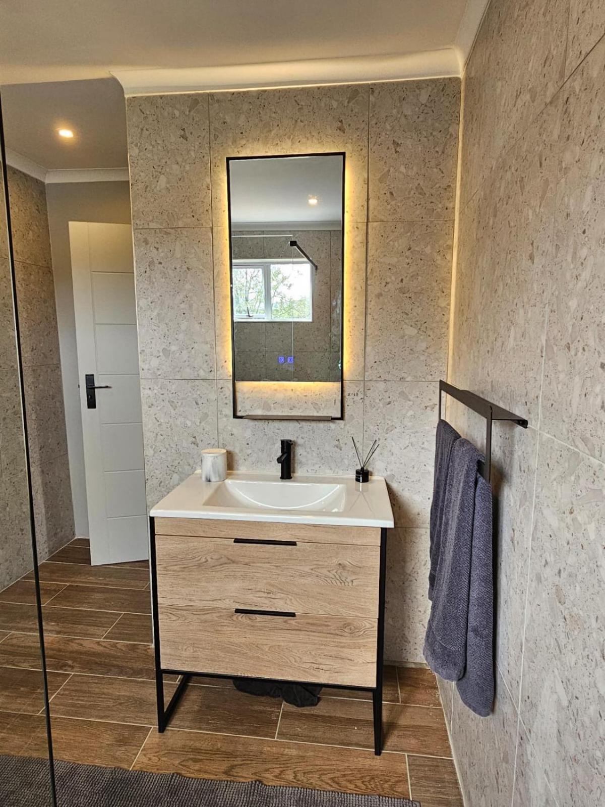 Die Heerenhuys Guest Suites 스텔렌보스 외부 사진